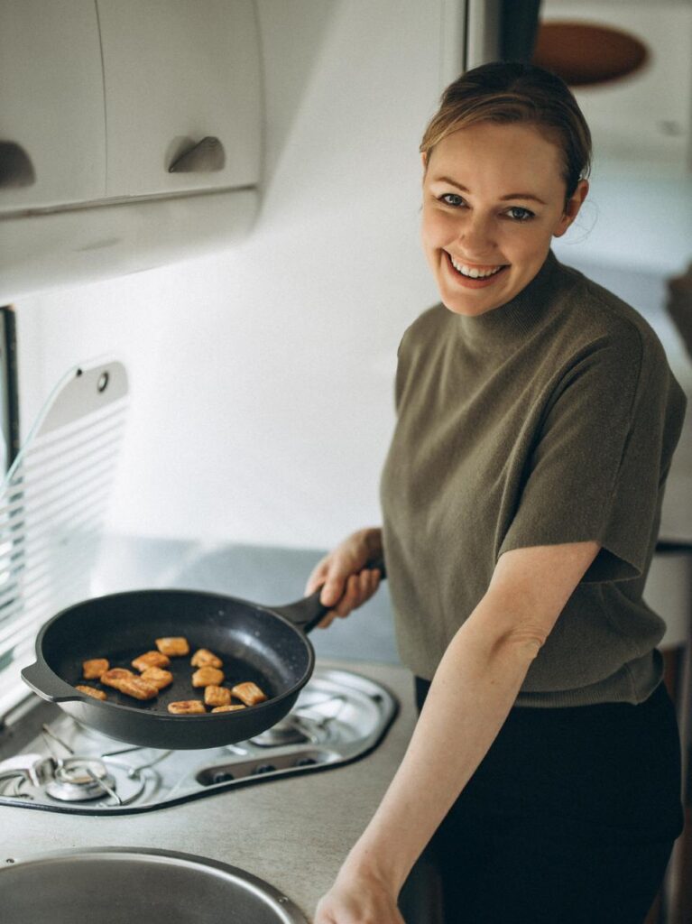 Zelfgemaakte gnocchi van zoete aardappel met salie