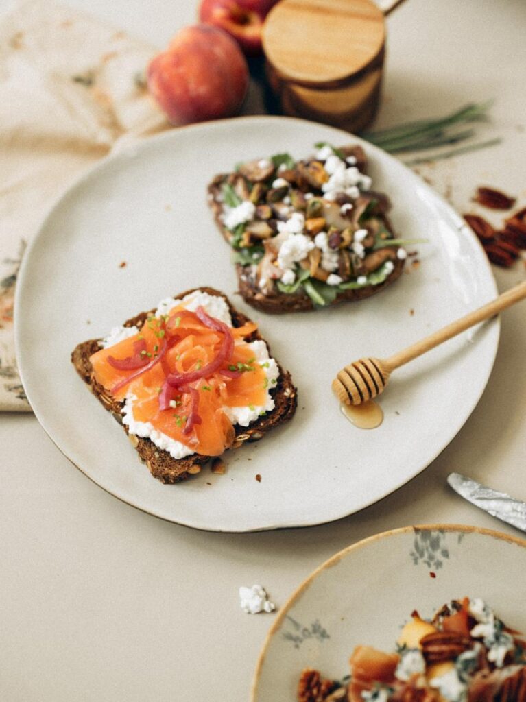 Smørrebrød met gerookte zalm