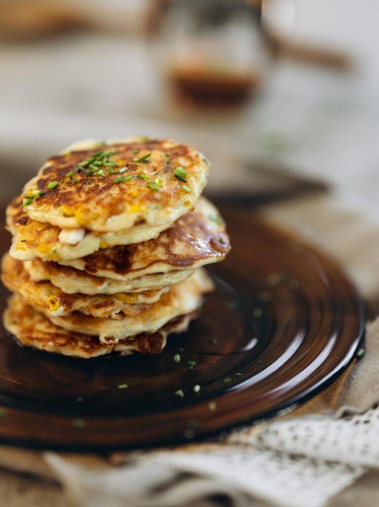 Maïs-feta pannenkoekjes met maple syrup