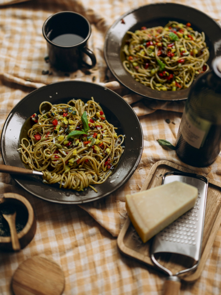 Spaghetti pesto met aubergine, paprika en courgette