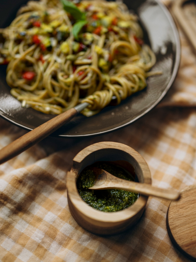 Spaghetti pesto met aubergine, paprika en courgette